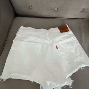 Levi’s high-waist denim white vintage style